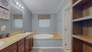 Combined shower/bathtub