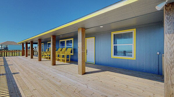 Terrace/patio - Family Tides: 3  BR, 2  BA House in Caplen, Sleeps 11 (Caplen)