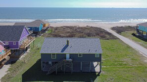 Beach nearby - Family Tides: 3  BR, 2  BA House in Caplen, Sleeps 11 (Caplen)