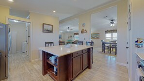 Dining - Family Tides: 3  BR, 2  BA House in Caplen, Sleeps 11 (Caplen)