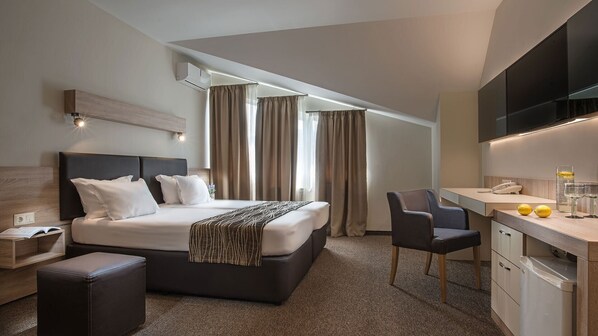 Iron/ironing board, free WiFi, bed sheets - Jasmin Hotel (Sofia)