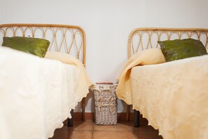 2 makuuhuonetta, silitysrauta/-lauta, ilmainen Wi-Fi, vuodevaatteet