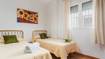 2 chambres, fer et planche Ă repasser, Wi-Fi gratuit, draps fournis