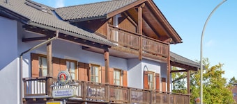 Katharinenhof Holiday Apartment "Kramer Sehr GroĂ" with Balcony, Mountain View & Wi-Fi