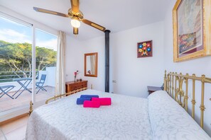 3 bedrooms, iron/ironing board, free WiFi, bed sheets - Near the Beach and with Terrace - Can Bennasar (Can Picafort)