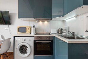 冰箱、微波炉、烤箱、炉灶