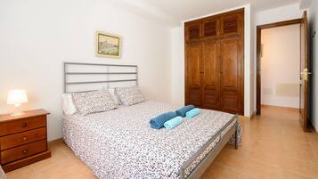 1 dormitorio, tabla de planchar con plancha, wifi gratis y ropa de cama