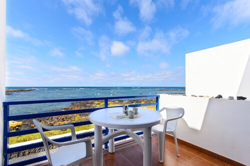 Charmant appartement en bord de mer avec balcon et Wi-Fi