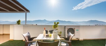 Vacation Home "Mirador Del Guadalhorce" with Lake View, 2 Private Terraces & Wi-Fi