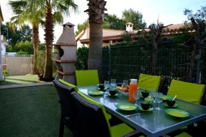 Outdoor dining - Spacious Holiday Home Bahamas 1 with Wi-Fi, Pool, Balcony, Terraces & Garden; Parking available (Son Serra de Marina)