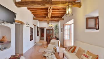 Televisión, reproductor de DVD, mesa de ping pong, estéreo