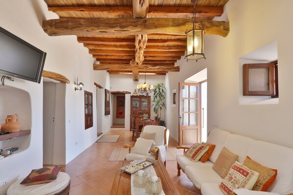 TV, DVD player, table tennis, stereo