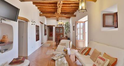 Himmlische Villa "Can Caseres" mit Salzwasserpool, Obstgarten und Bergblick