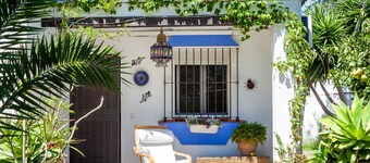 Chalet with air conditioning, pool, terrace, garden and Wi-Fi; pets allowed