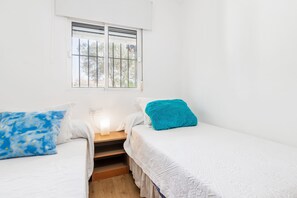 3 bedrooms, iron/ironing board, free WiFi, bed sheets