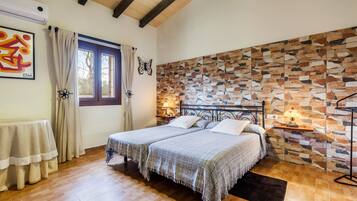 3 slaapkamers, een strijkplank/strijkijzer, gratis wifi, beddengoed