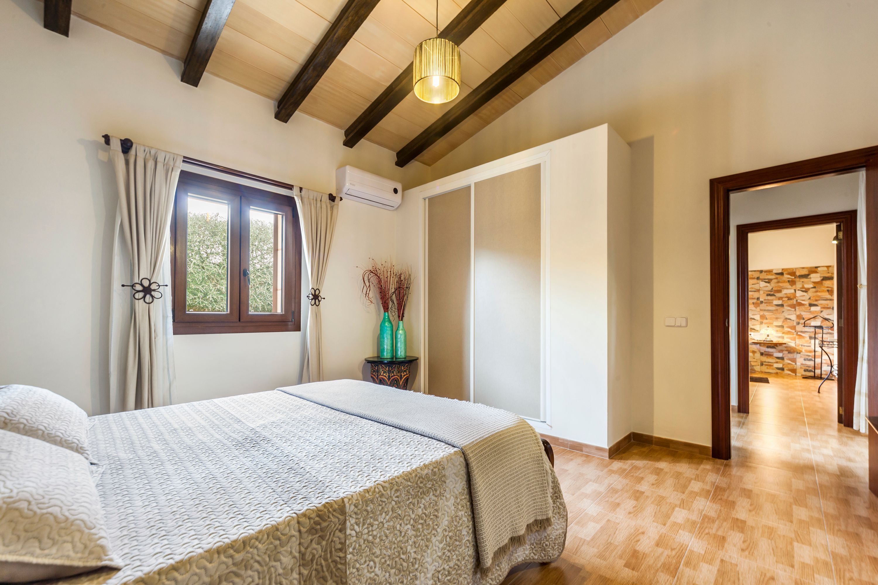 3 dormitorios, tabla de planchar con plancha, wifi gratis y ropa de cama