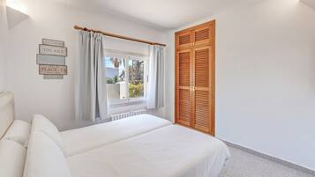 3 dormitoris, planxa i posts de planxar, wifi gratuïta i roba de llit