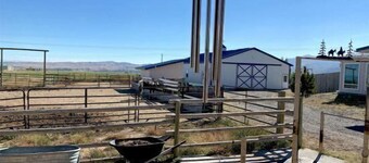 Heart Strings Ranch- Nestled on the Eastern flanks of Heart Mountain, near horses!