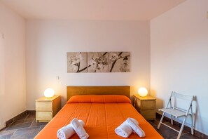 3 slaapkamers, een strijkplank/strijkijzer, gratis wifi, beddengoed