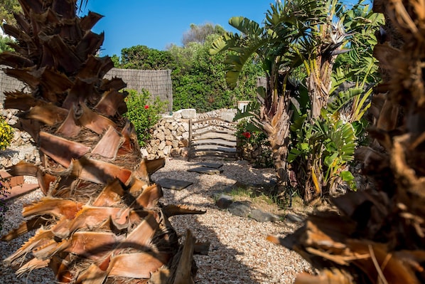 Property grounds - Central Location Near the Coast – Villa Eduard (Binibeca)