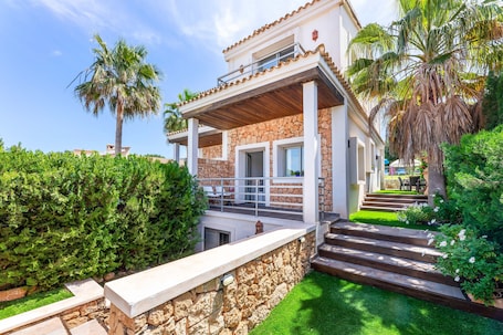 Terrace/patio. Charming Holiday Home Bahamas 2 with Wi-Fi, Pool, Balcony, Terraces & Garden