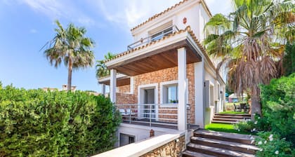 Charming Holiday Home Bahamas 2 with Wi-Fi, Pool, Balcony, Terraces & Garden