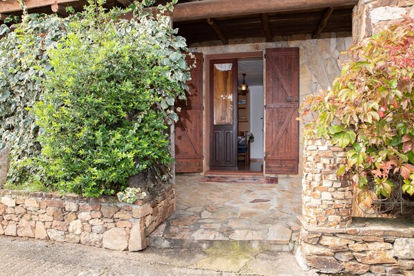 Exterior detail - Holiday Apartment "Runcina 1" with Sea View in Green Landscape (san teodoro)