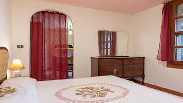 1 soveværelse, strygejern/strygebræt, sengetøj