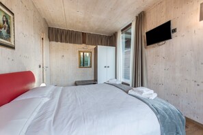 2 dormitorios, tabla de planchar con plancha, wifi gratis y ropa de cama