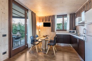 KylskÄp, mikrovÄgsugn, spishÀll och diskmaskin
