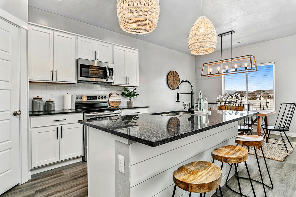 ☼ THE PALM HOUSE ☼  At Meridian - New Home in great location!