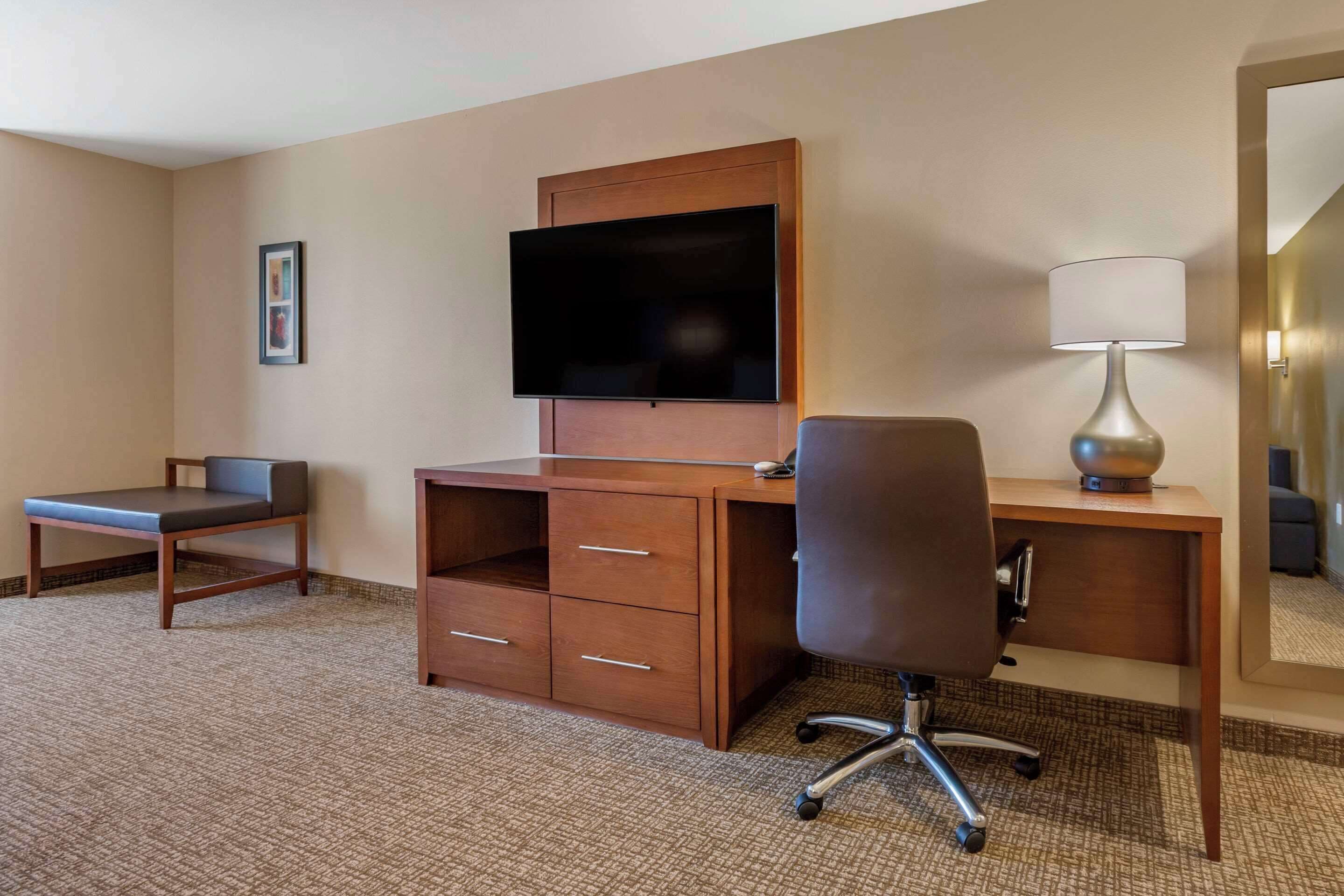 suite, 2 queen beds, non smoking | premium bedding, pillow-top beds, desk, laptop workspace