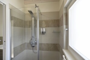 تجهيزات دش، مجففات شعر، مناشف