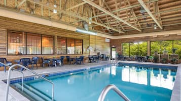 Sisäuima-allas, kauden mukainen ulkouima-allas