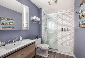 Free WiFi, bed sheets - The Shore Club Wisconsin, an Ascend Collection Hotel (Elkhart Lake)