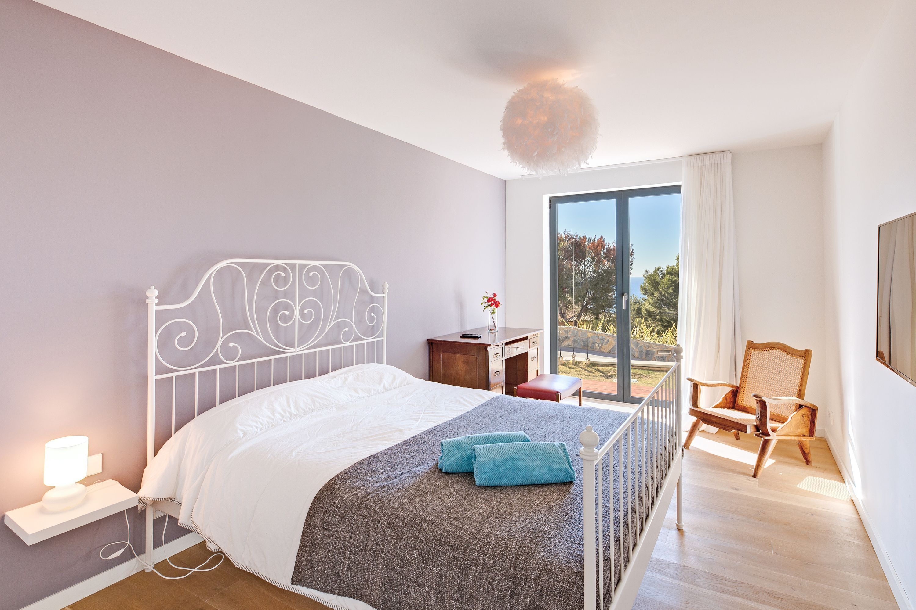 4 slaapkamers, een strijkplank/strijkijzer, gratis wifi, beddengoed