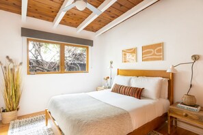 3 slaapkamers, een strijkplank/strijkijzer, reisbedje, gratis wifi