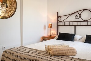 4 slaapkamers, een strijkplank/strijkijzer, gratis wifi, beddengoed