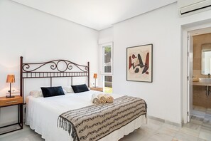 4 bedrooms, iron/ironing board, free WiFi, bed sheets