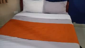 Double Room | Desk, free WiFi, bed sheets
