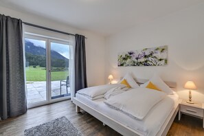 2 bedrooms, iron/ironing board, free WiFi, bed sheets