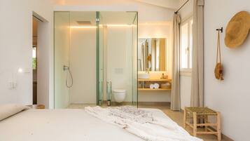 2 dormitorios, tabla de planchar con plancha, wifi gratis y ropa de cama