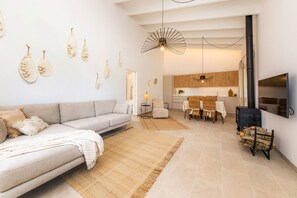 TV, fireplace, DVD player, stereo - Romantic Natural Stone Finca with Pool, Garden, Rooftop Terrace and Wi-Fi (Artá)