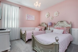 6 bedrooms, iron/ironing board, WiFi, bed sheets