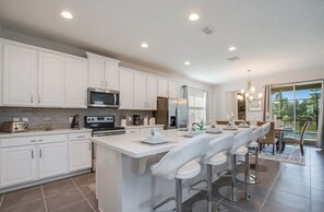 Coffee/tea maker, fridge, microwave, oven - South-Facing Pool • No Rear Neighbors • Game Room • 7 Miles to Disney (Kissimmee)
