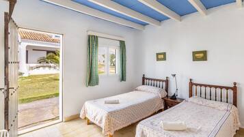2 chambres, fer et planche Ă repasser, Wi-Fi gratuit, draps fournis