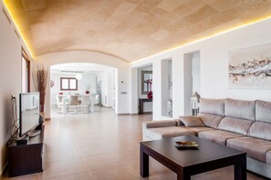 Fernseher, Tischtennisplatte