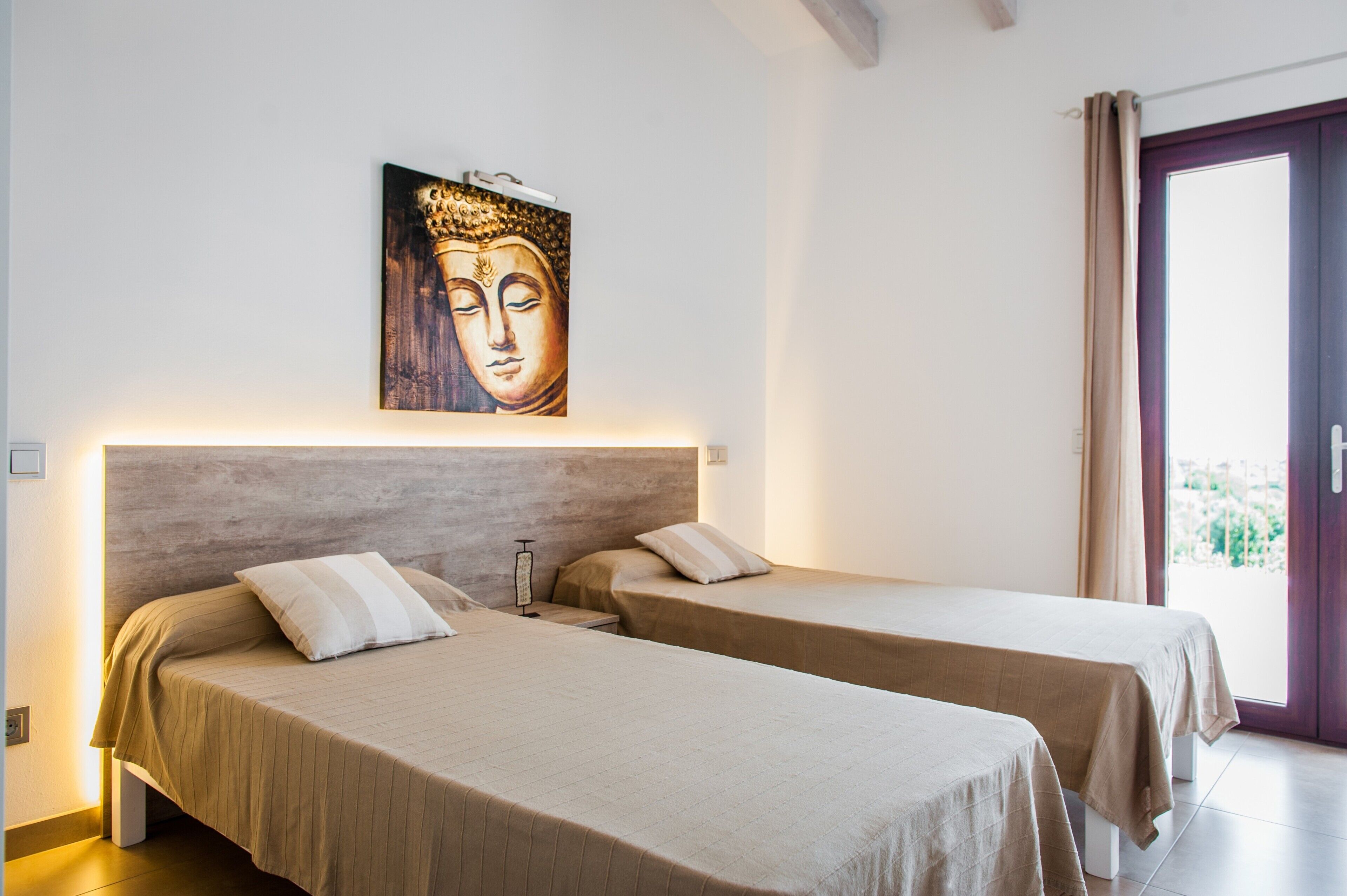 4 chambres, fer et planche à repasser, Wi-Fi gratuit, draps fournis