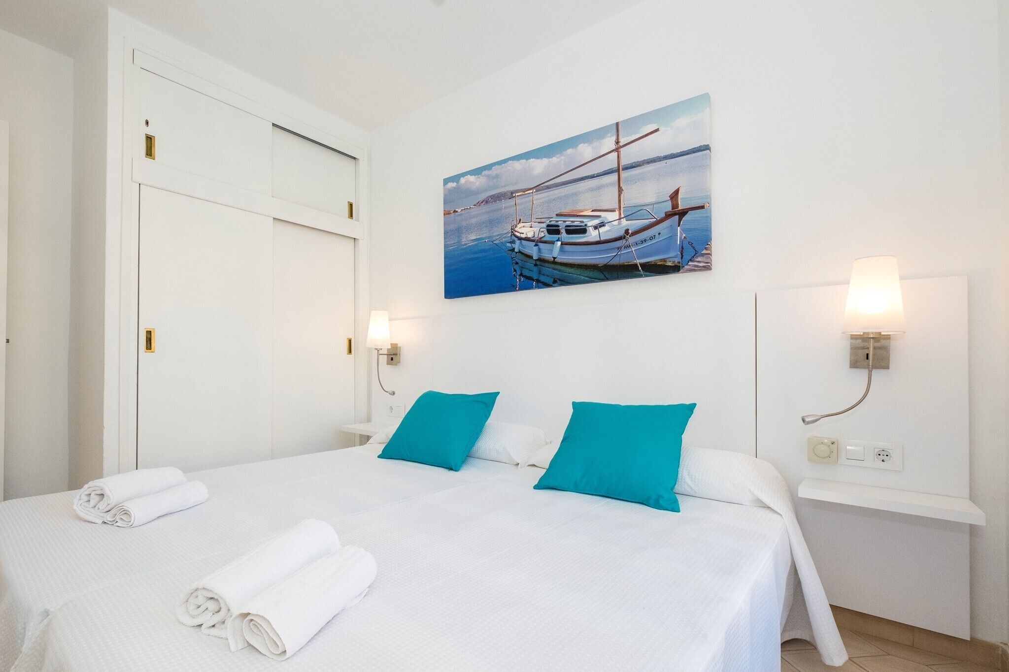 2 slaapkamers, een strijkplank/strijkijzer, gratis wifi, beddengoed